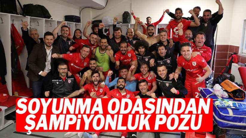 Samsunspor Sancaktepe maçının ardından soyunma odasında şampiyonluk pozu