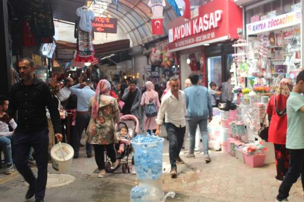 Tarihi Uzun Çarşı'da Ramazan hareketliliği