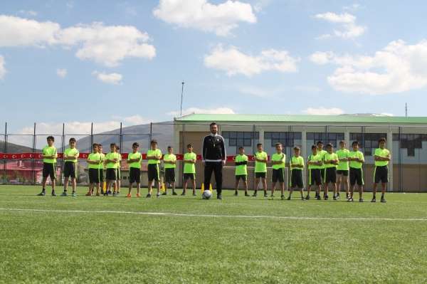 Geleceğin futbolcuları Yahyalı'da yetişiyor