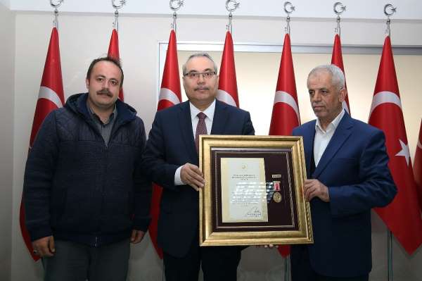 Şehit ailelerine devlet övünç madalyası