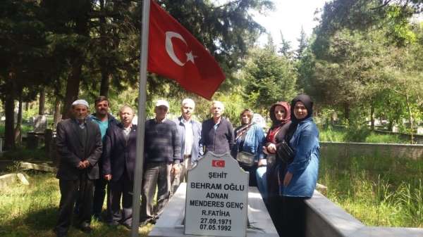 Şehit Adnan Menderes Genç kabri başında dualarla anıldı