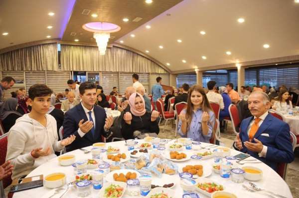 Bayrampaşa Belediyesi, şehit ve gazi ailelerini iftarda ağırladı