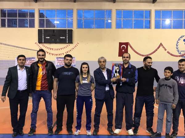 Ahlat'ta 'Kurumlar Arası Voleybol Turnuvası' sona erdi