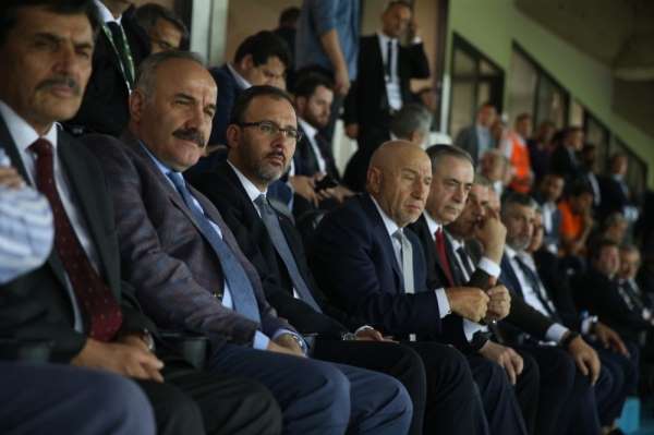 Bakan Kasapoğlu, Süper Kupa Finali için Eryaman Stadında 