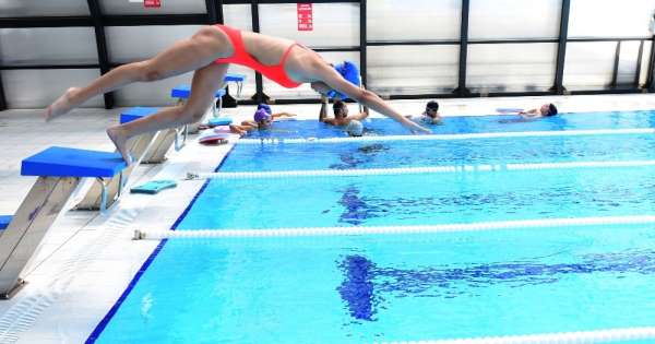 Türkiye Rekortmeni milli yüzücü Kumluca'da antrenman yapıyor 