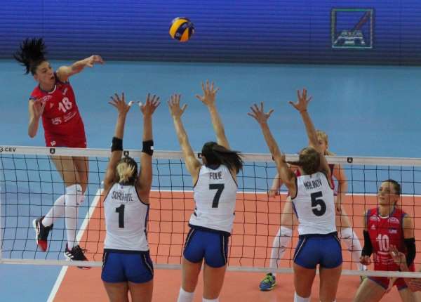 Kadınlar Voleybol Avrupa Şampiyonası'nın ilk finalisti Sırbistan 