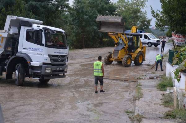 Sinop'ta şiddetli yağmur hayatı olumsuz etkiledi 