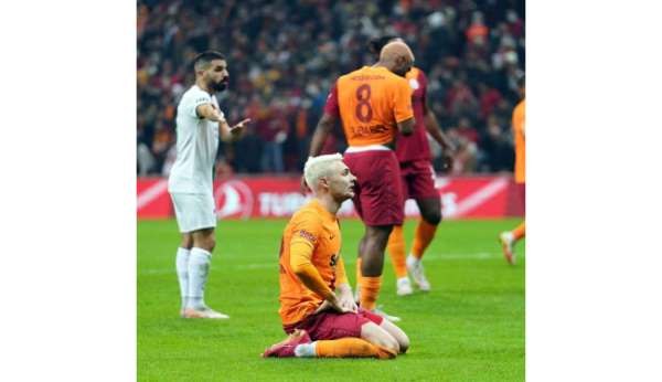 Victor Nelsson cezalı duruma düştü