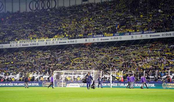Fenerbahçe taraftarından derbide koreografi