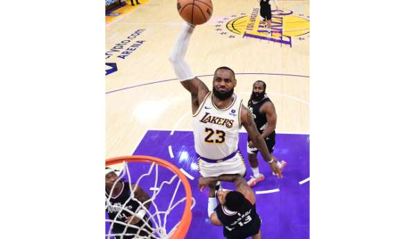 NBA'de Los Angeles derbisinde kazanan Lakers