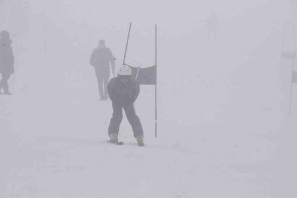 Bitlis'te 'Alp Disiplini ve Snowboard İl Birinciliği Kayak Yarışması' yapıldı