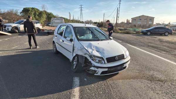 Tekirdağ'da iki aracın karıştığı kazada 6 kişi yaralandı