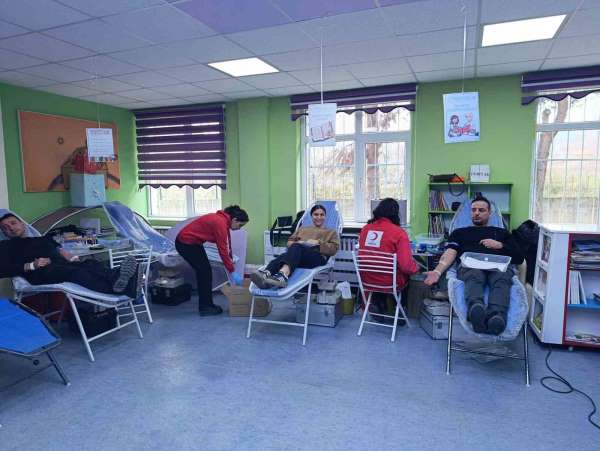 Türkeli'de okullarda rekor kan bağışı: 3 günde 253 ünite kan toplandı