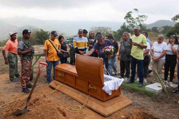 Venezuela İçişleri Bakanı: 'ABD'nin saldırılarında 100 kişi hayatını kaybetti'