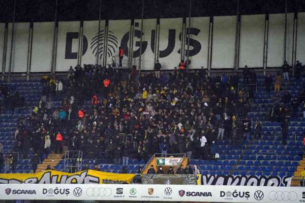 Kadıköy'de tribünler boş