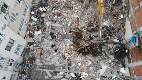 Üsküdar'da patlamanın binada bıraktığı tahribat havadan görüntülendi