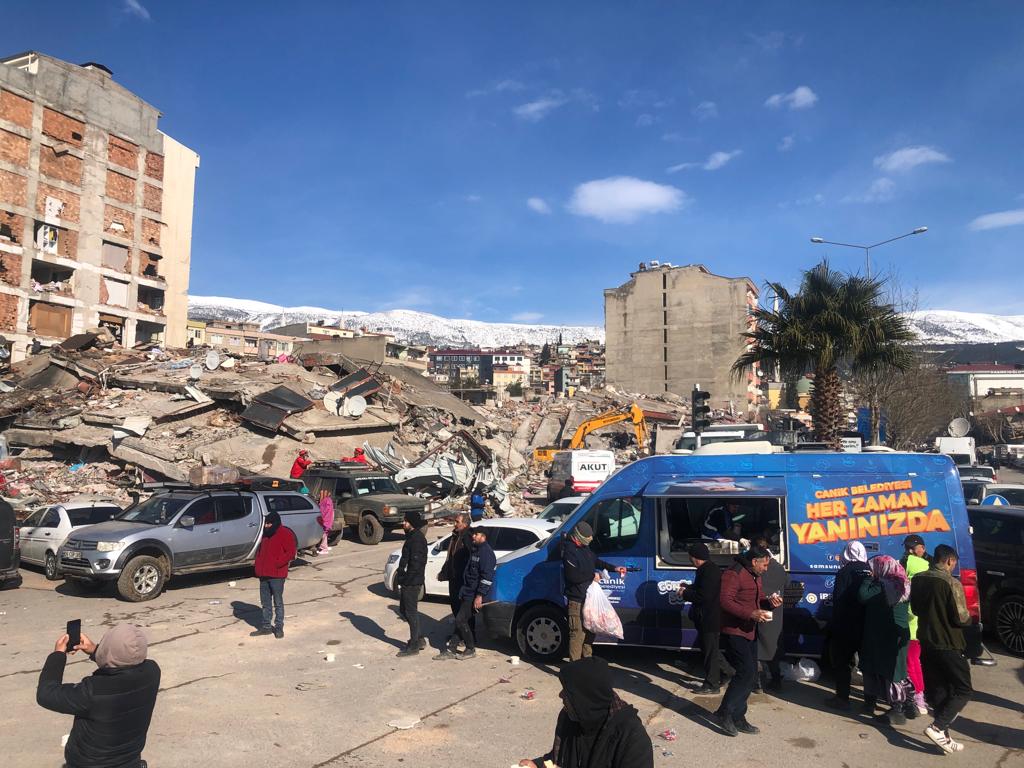 'Canik Belediyesi Arama Kurtarma' Enkaz Altında Kalan Vatandaşı Kurtardı