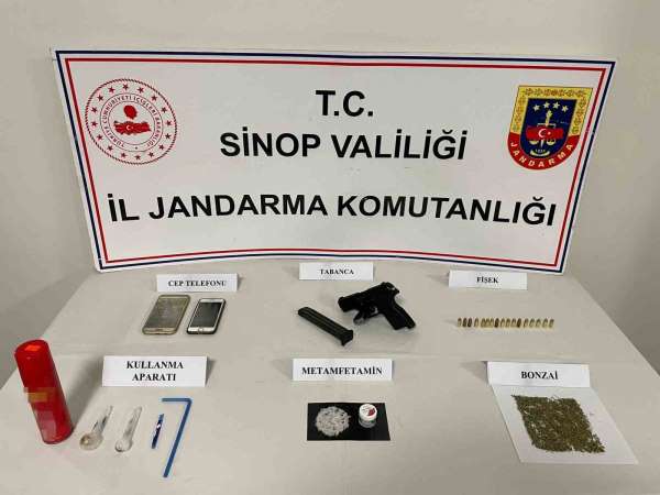 Sinop'ta otobüs yolcusu çantasında uyuşturucu ile yakalandı - Sinop haber