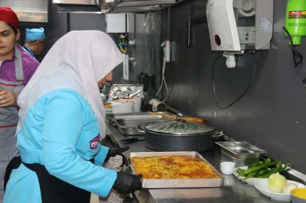 Mardin'de sığınmacı, depremzede ve kadınların başarısı için restoran açıldı