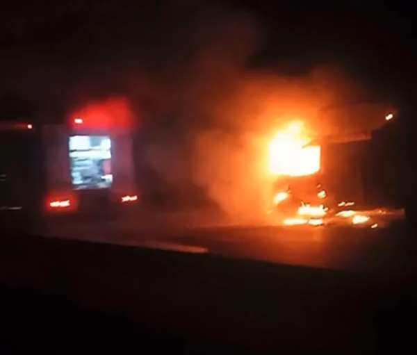 Tokat'ta alev alan kamyonet kül oldu