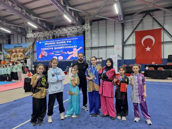 Karamanlı sporcular Wushu Kung Fu Türkiye Şampiyonası'nda madalyalarla döndü