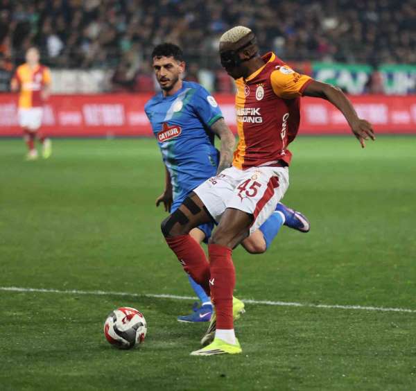 Victor Osimhen, bu sezonki gol sayısını 15'e çıkardı
