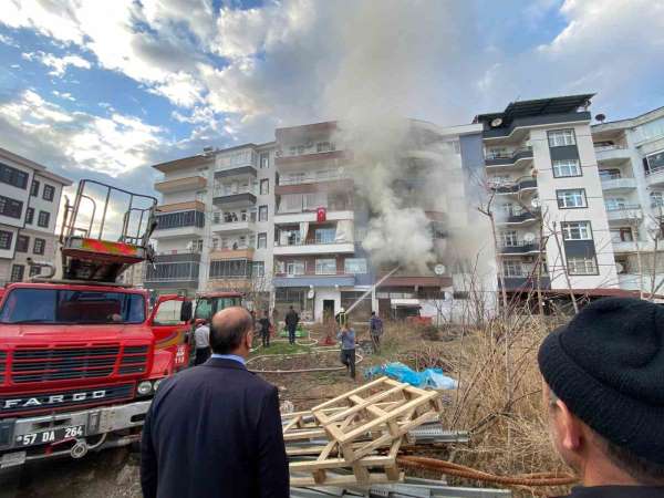 Sinop'ta apartman dairesinde yangın: 1 kişi dumandan etkilendi
