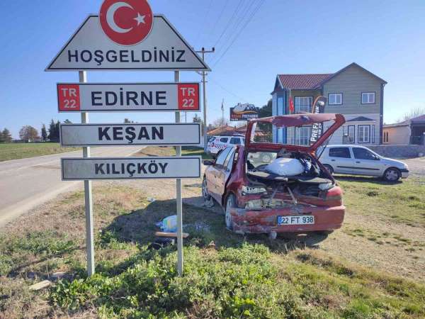 Keşan'da iki otomobilin çarpıştığı kazada 3 kişi yaralandı