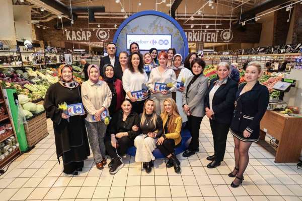 Üreten kadınlar, CarrefourSA'da müşterilerle buluştu