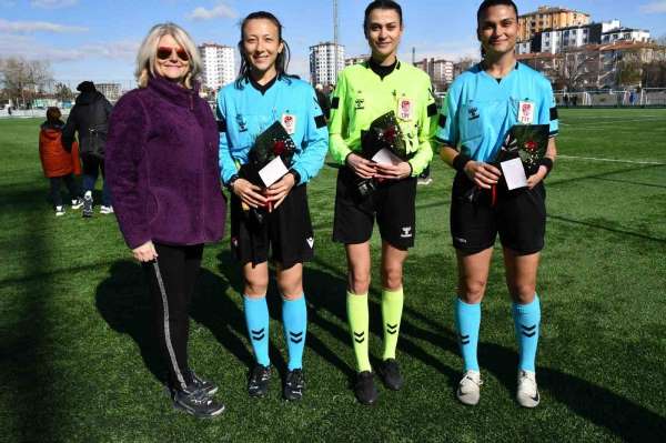 Kayseri'de kadın hakemlere 8 Mart jesti