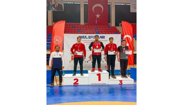 Manavgat Belediyesi Güreş Kulübü sporcuları, Niğde'den derecelerle döndü