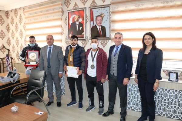 Gençlik ve Spor İl Müdürü Demir, şampiyon sporcuları ağırladı