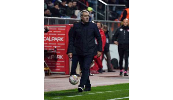 Kemal Özdeş, 3. döneminin ilk maçında Trabzonspor'a karşı galip