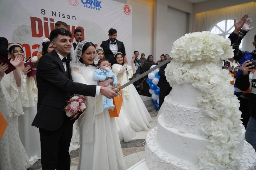 Samsun'da Romanlara toplu düğün: 15 Roman çift düşman çatlattı