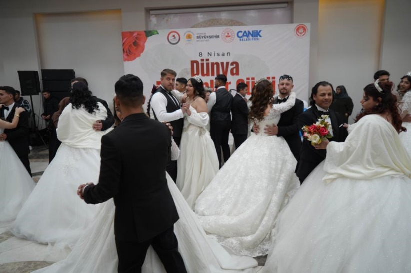 Samsun'da Romanlara toplu düğün: 15 Roman çift düşman çatlattı