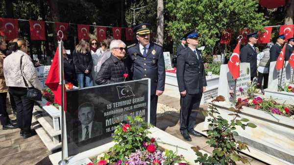 Emniyet Müdürü Turanlı, FETÖ'nün darbe gecesinde şehit düşen Alkan'ın mezarında: 'O gece beraber savaştık'