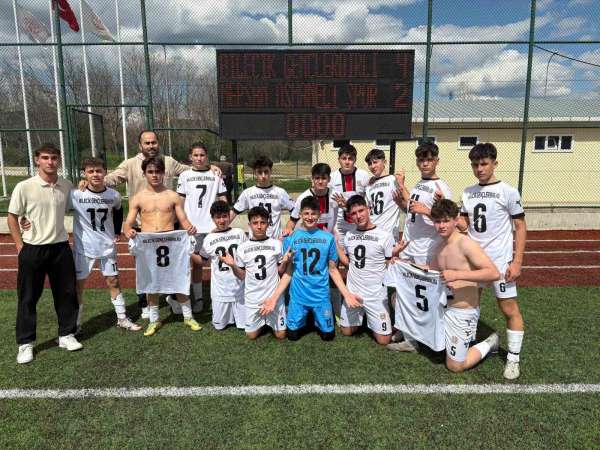 Hakem maça geç gelince maç 15 dakika geç başladı