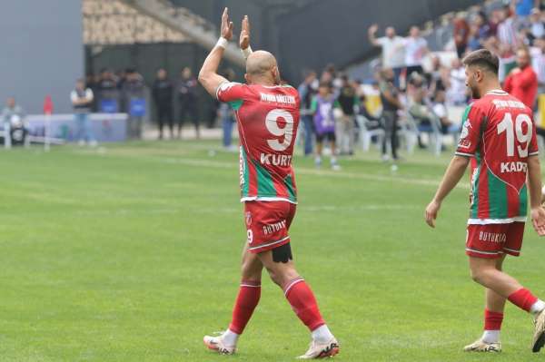 Karşıyaka'da İshak Kurt, gol krallığına oynuyor