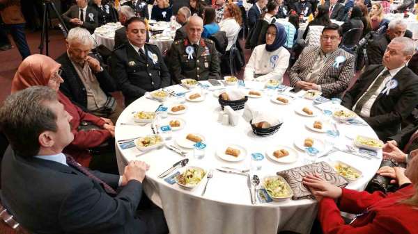 Samsun protokolü, şehit aileleri ve gazilerle yemekte bir araya geldi