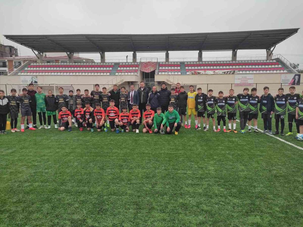 Sarıgöl'de okullar arası futbol ve voleybol turnuvası başladı