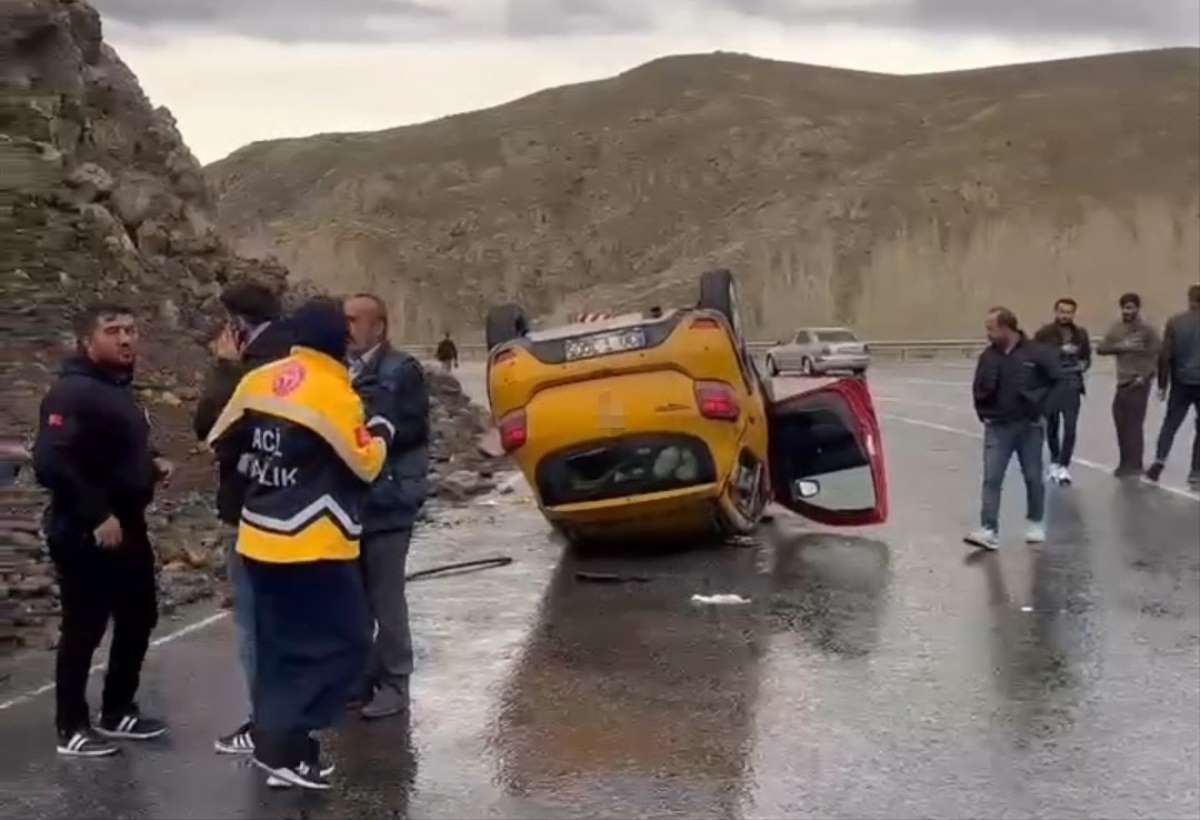 Van-Hakkari karayolunda trafik kazası: 2 yaralı