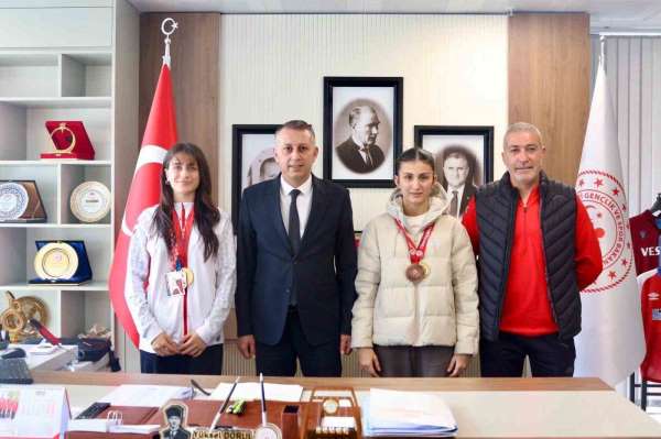 Milli boksörlerden İl Müdürü Dorul'a ziyaret