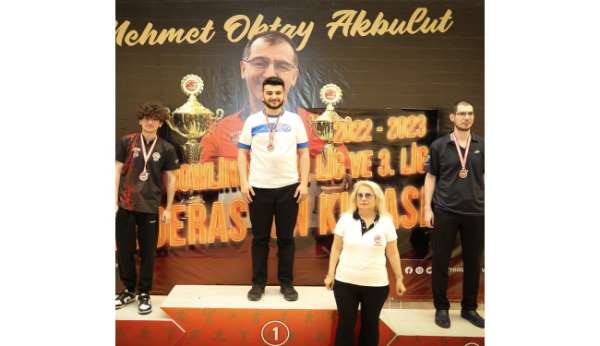 Bayburt Üniversitesi bowling başarılarına Federasyon Kupasını da ekledi