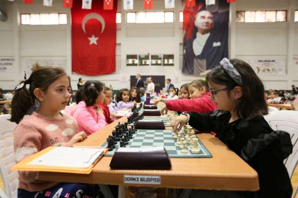 Minik öğrencilerin satranç turnuvası renkli görüntülere sahne oldu