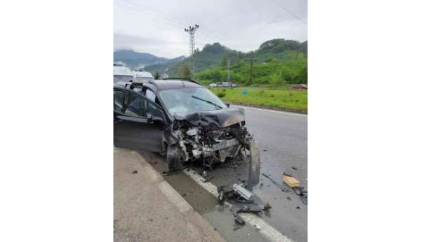 Trabzon'un Araklı ilçesinde trafik kazası: 5 yaralı