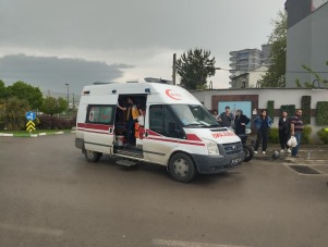 Samsun'da hafif ticari aracın çarptığı motosikletli yaralandı