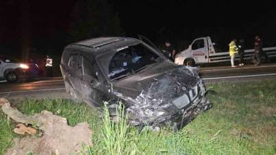 Bursa'da feci kaza Otomobil ile cip çarpıştı: 3 ölü, 1 yaralı