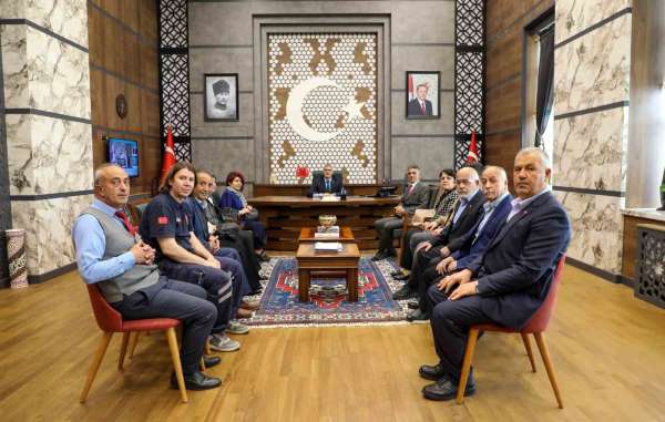 Şehit ailelerinden Vali Çelik'e ziyaret