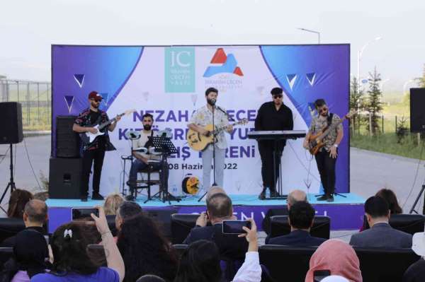 Ağrı İbrahim Çeçen Üniversitesi 2021-2022 akademik yılı mezuniyet töreni düzenlendi