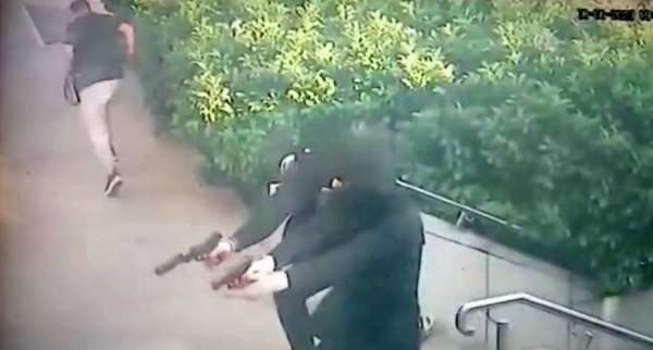 Şişli'de susturuculu silahla saldırı kamerada: Maskeli saldırganlar kurşun yağdırdı